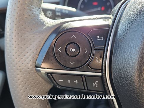 Used 2020 Toyota Avalon Limited image 12