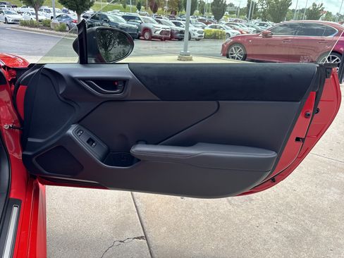 Used 2025 Toyota GR86 Premium RWD image 39