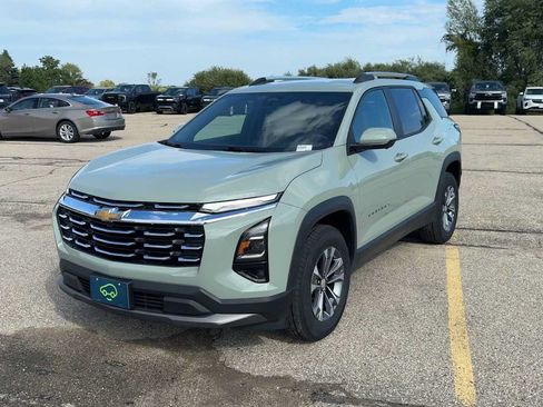 Certified 2025 Chevrolet Equinox LT w/ Convenience Package II AWD/4WD image 4