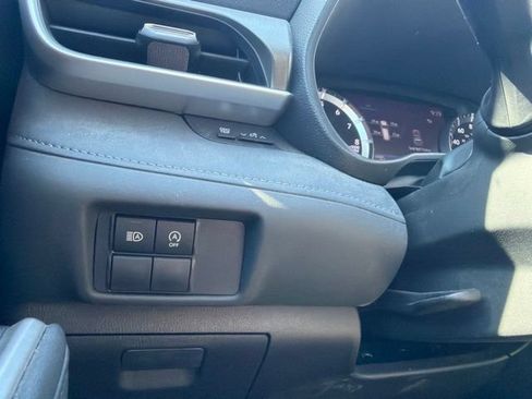 Used 2023 Toyota Highlander L FWD image 21