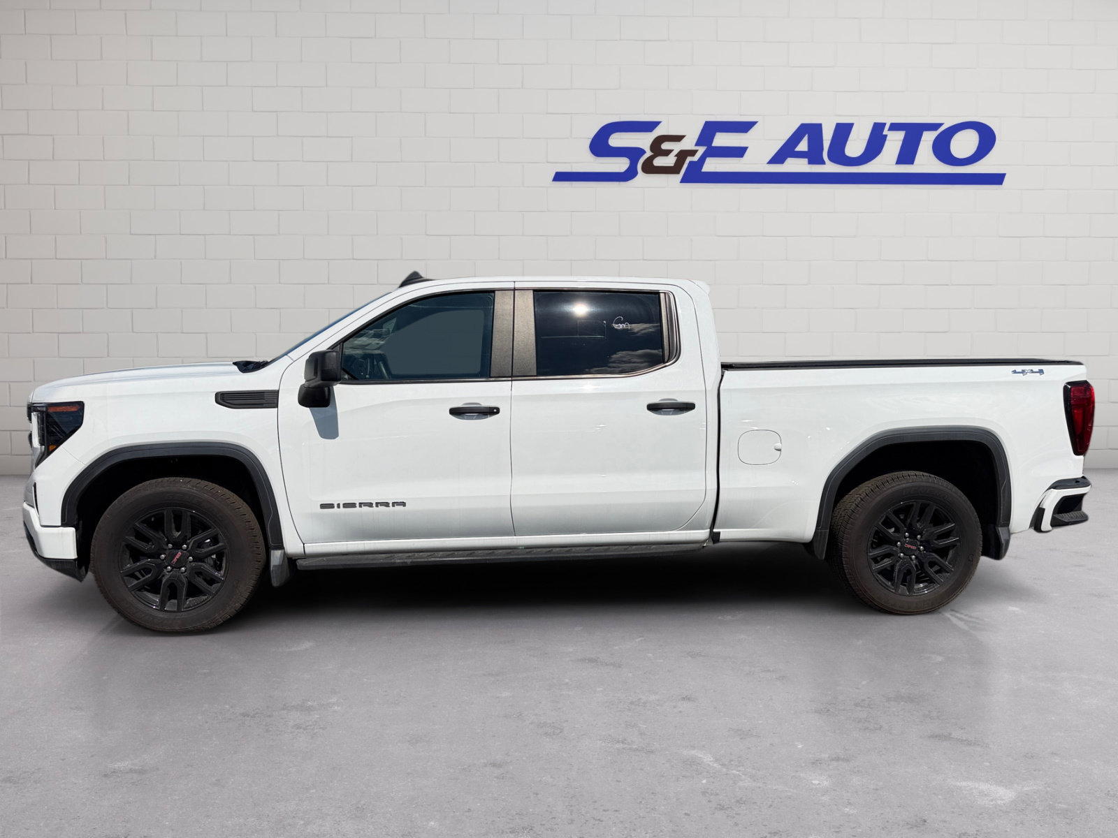 Used 2024 GMC Sierra 1500 Pro w/ Graphite Edition AWD/4WD image 2