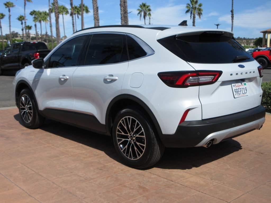 Used 2025 Ford Escape SE FWD image 2