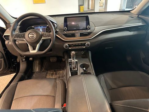 Used 2025 Nissan Altima 2.5 SV image 32