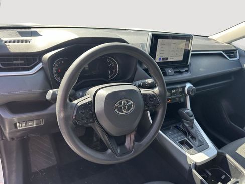 Used 2025 Toyota RAV4 XLE AWD/4WD image 10
