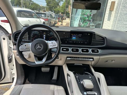 Used 2021 Mercedes-Benz GLS 580 4MATIC w/ Exclusive Trim Package image 18