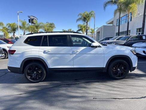 Certified 2022 Volkswagen Atlas SE w/ Panoramic Sunroof Package image 11