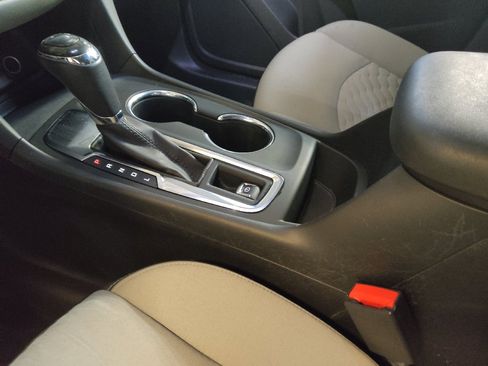 Used 2018 Chevrolet Equinox LT w/ Sun & Infotainment Package FWD image 26