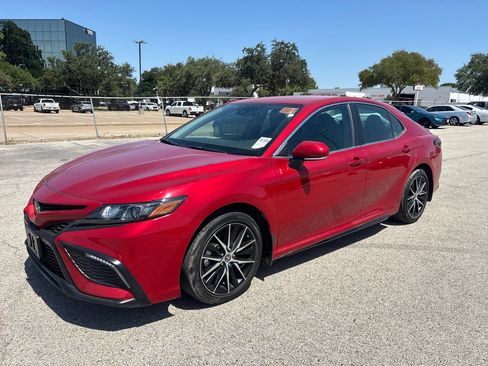 Used 2024 Toyota Camry SE w/ Convenience Package FWD image 1