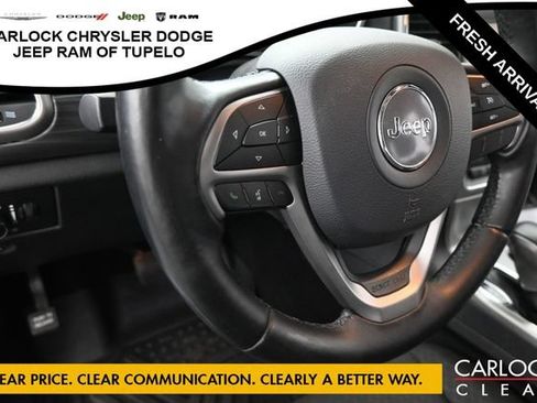 Used 2020 Jeep Grand Cherokee Laredo AWD/4WD image 17