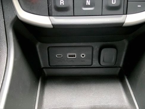 Used 2023 GMC Terrain SLE image 31