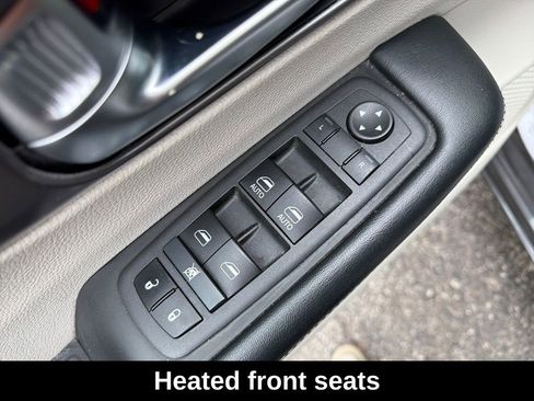 Used 2023 Chrysler Pacifica Touring-L FWD image 14