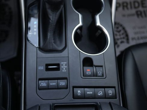 Used 2020 Toyota Highlander XLE image 28