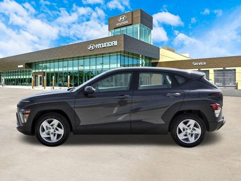 Used 2024 Hyundai Kona SE image 9