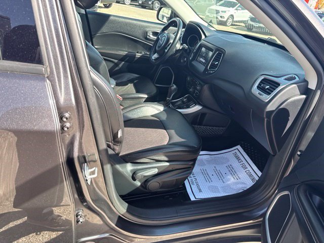 Used 2020 Jeep Compass Latitude w/ Cold Weather Group AWD/4WD image 19