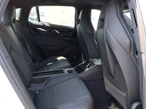 Used 2025 Porsche Panamera RWD image 28