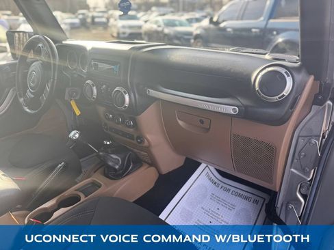 Used 2017 Jeep Wrangler Unlimited Rubicon w/ Connectivity Group AWD/4WD image 20