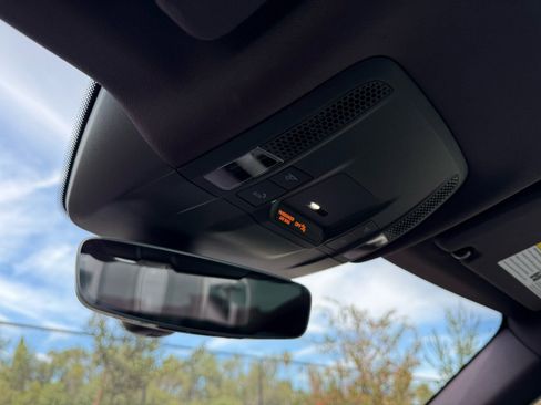 Used 2025 Porsche Taycan image 17