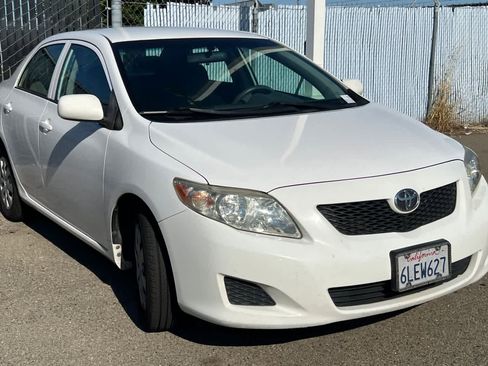 Used 2010 Toyota Corolla LE FWD image 3