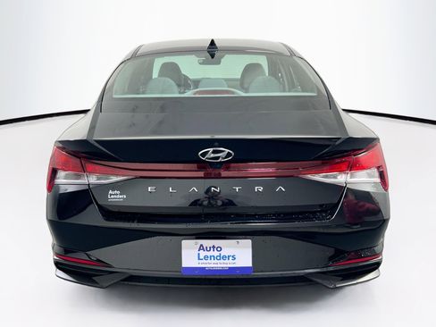 Used 2023 Hyundai Elantra SE w/ Preferred Accessory Package image 6