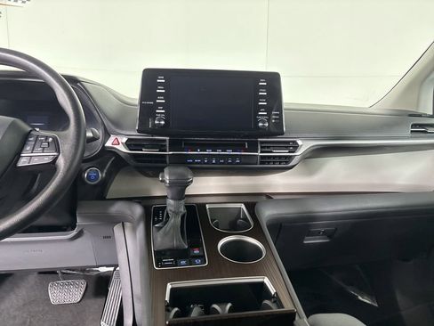 Used 2024 Toyota Sienna LE image 20