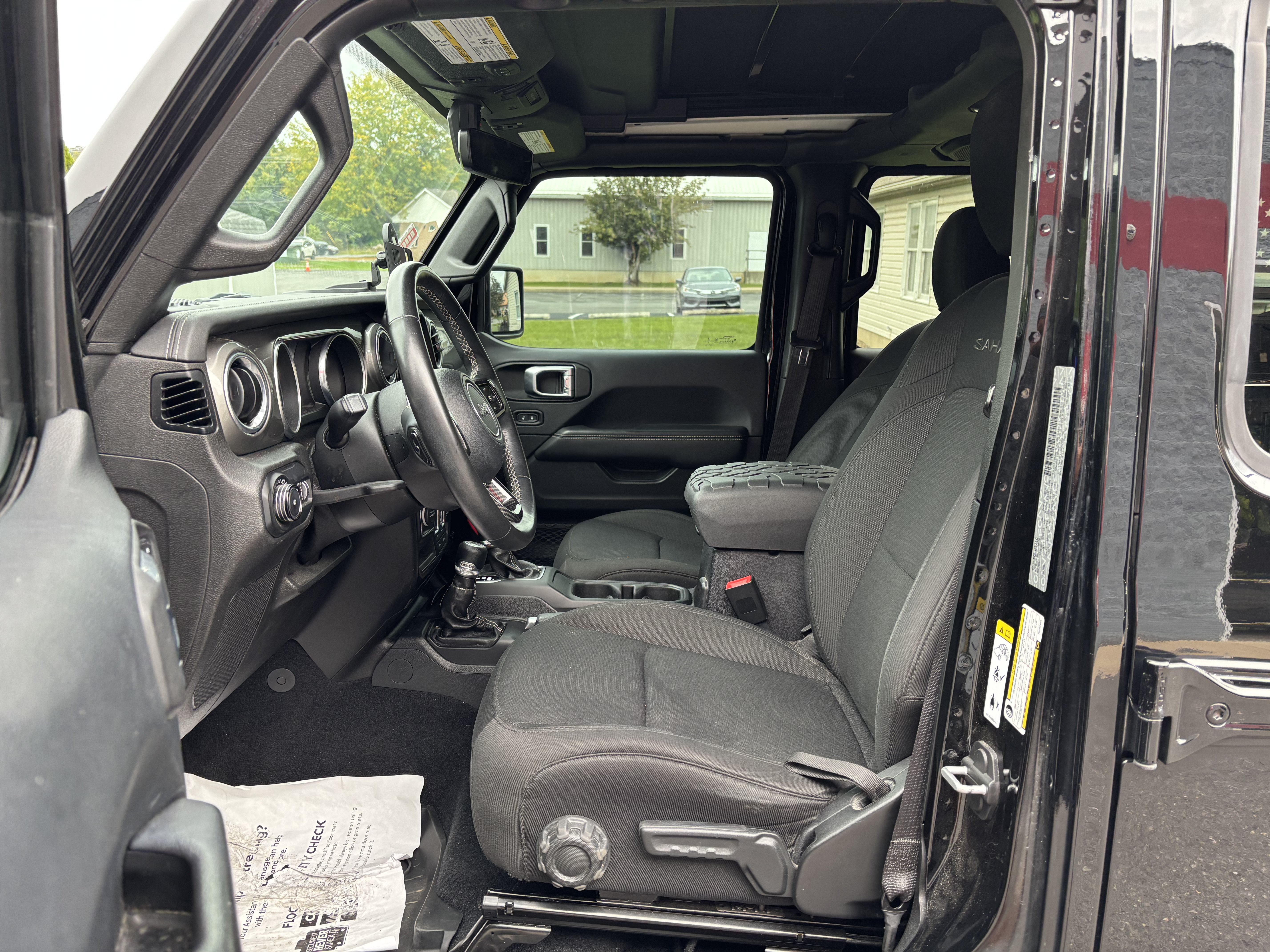 Used 2018 Jeep Wrangler Unlimited Sahara AWD/4WD image 13