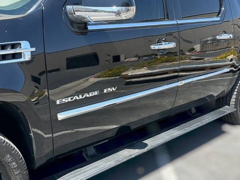 Used 2014 Cadillac Escalade ESV Platinum RWD image 5