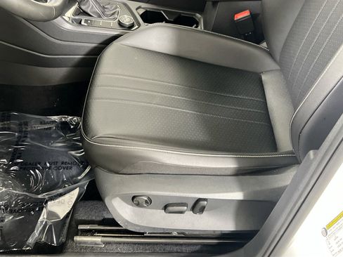 Used 2022 Volkswagen Tiguan SE image 18