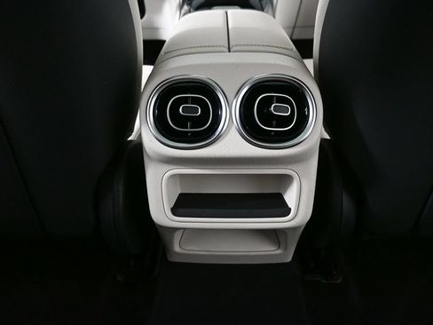 Used 2023 Mercedes-Benz GLC 300 image 17