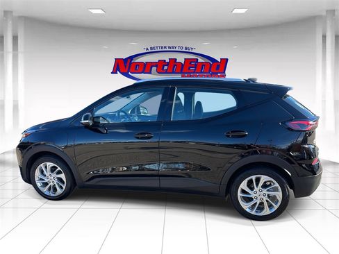 Used 2022 Chevrolet Bolt EUV LT w/ Comfort Package image 6