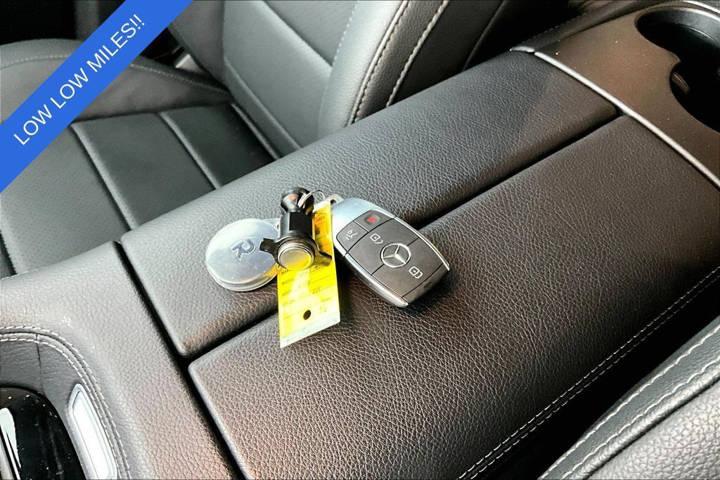 Used 2025 Mercedes-Benz GLS 450 4MATIC image 12