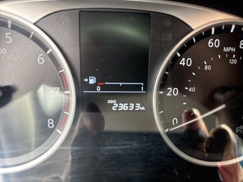 Used 2020 Nissan Versa S FWD image 34