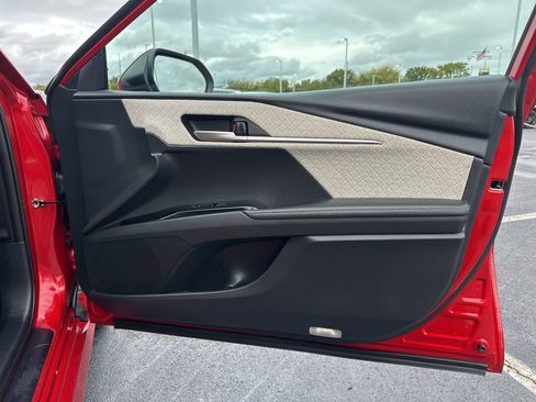 Used 2025 Toyota Camry XLE image 10