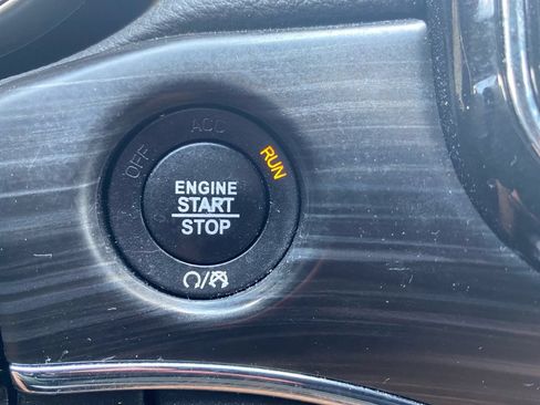 Used 2022 Jeep Grand Cherokee Limited w/ Tech Group AWD/4WD image 40