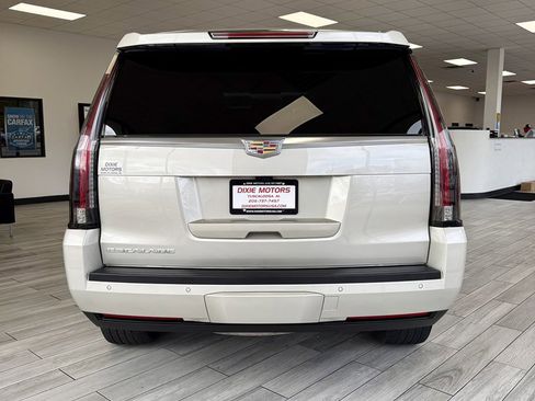 Used 2017 Cadillac Escalade Luxury image 8