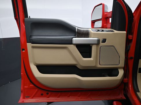 Used 2018 Ford F250 Lariat w/ Lariat Ultimate Package image 18