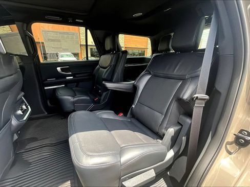 New 2026 Ford Expedition Platinum w/ Stealth Appearance Package AWD/4WD image 10