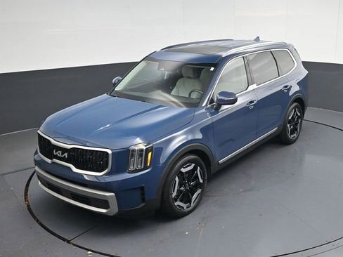 Used 2023 Kia Telluride EX image 52