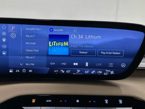 Used 2025 Buick Enclave Preferred AWD/4WD image 32