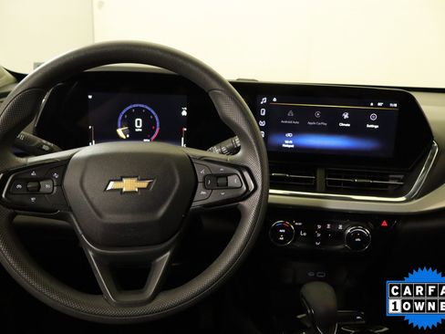 Used 2025 Chevrolet Trax LT FWD image 23