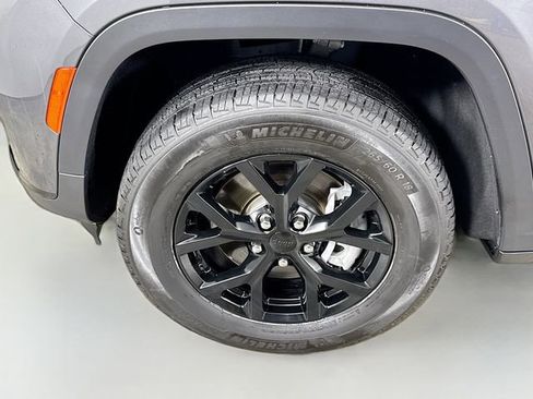 Used 2024 Jeep Grand Cherokee L Altitude image 35