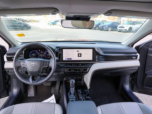 Used 2025 Toyota Camry XLE image 35