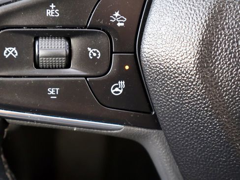 Used 2025 Chevrolet Trax LT w/ LT Convenience Package image 31