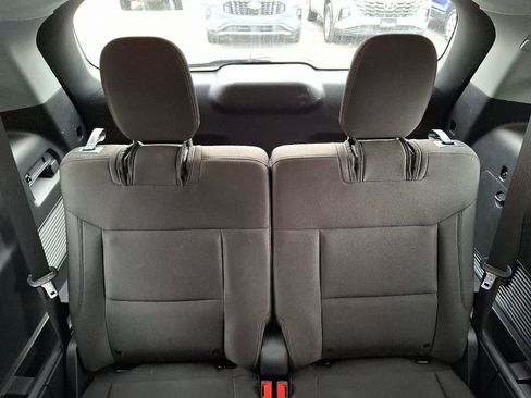 Used 2022 Ford Explorer XLT image 11