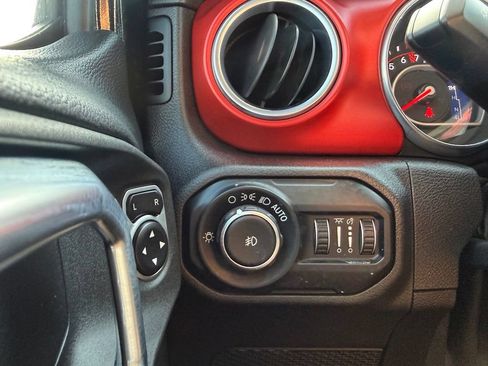 Used 2018 Jeep Wrangler Unlimited Rubicon AWD/4WD image 13