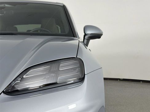 Certified 2026 Porsche Macan Electric RWD image 15