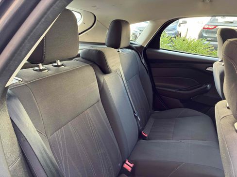 Used 2018 Ford Focus SE FWD image 48