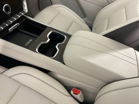 Used 2024 GMC Acadia Denali image 17