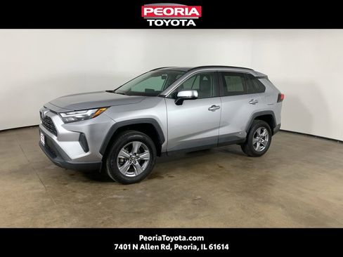 Used 2022 Toyota RAV4 XLE w/ Convenience Package image 1