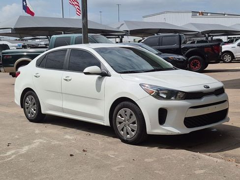 Used 2019 Kia Rio S FWD image 3
