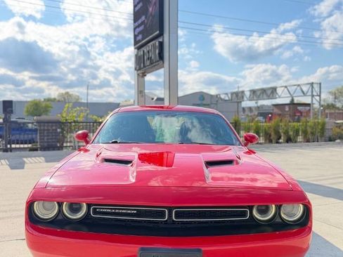 Used 2015 Dodge Challenger SXT Plus w/ Technology Group RWD image 2